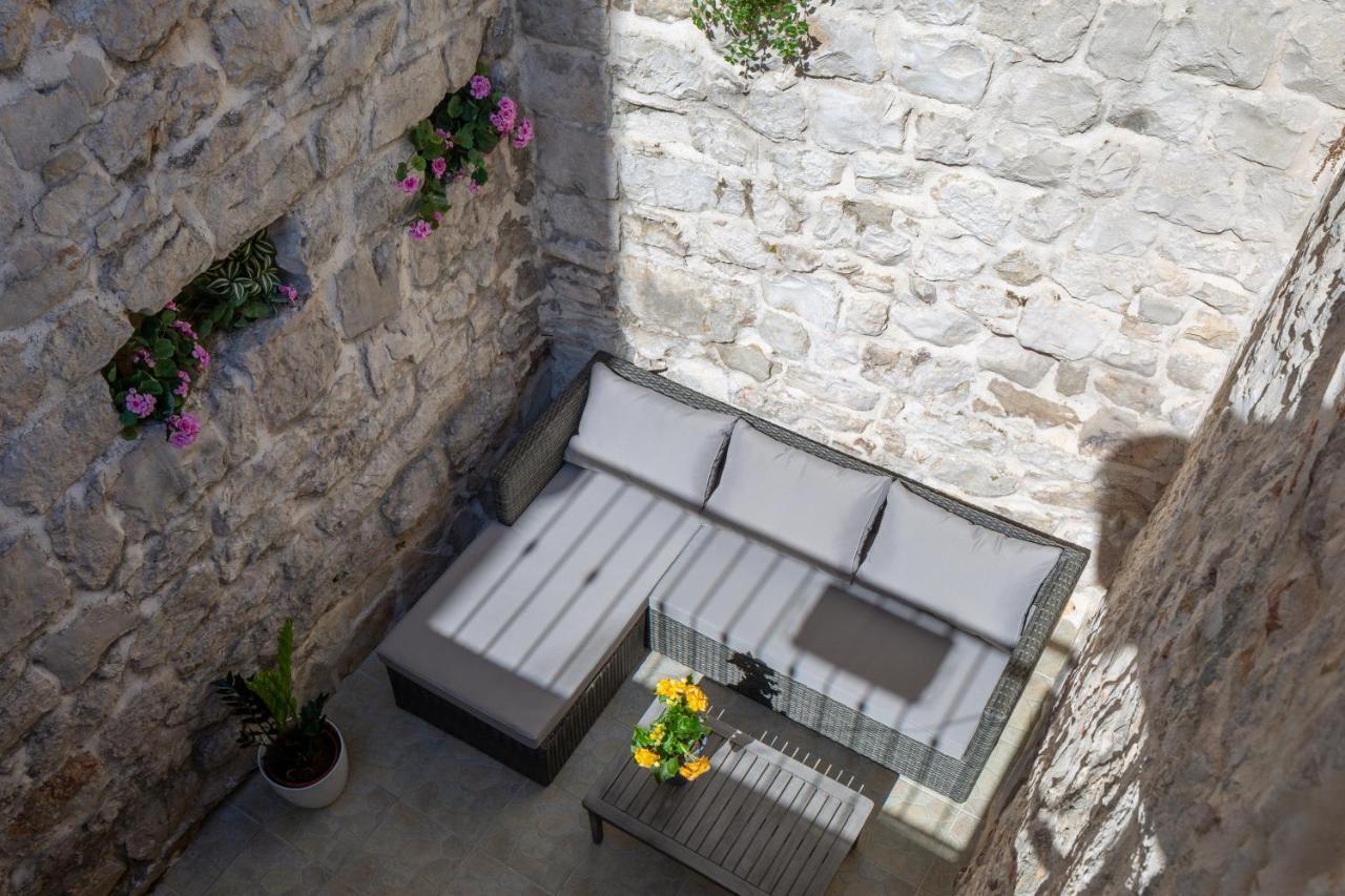 Awesome Stone House Hotel Split Bagian luar foto