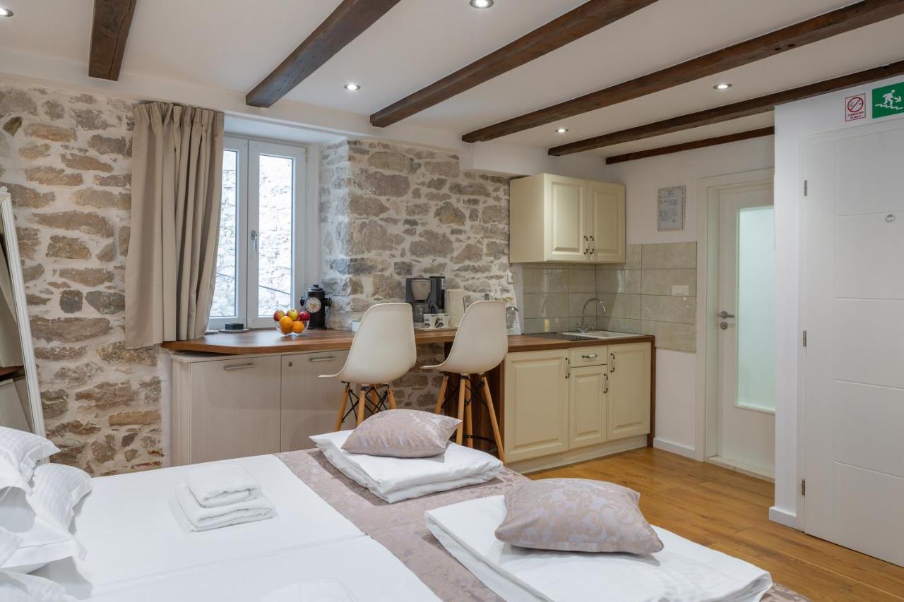 Awesome Stone House Hotel Split Bagian luar foto