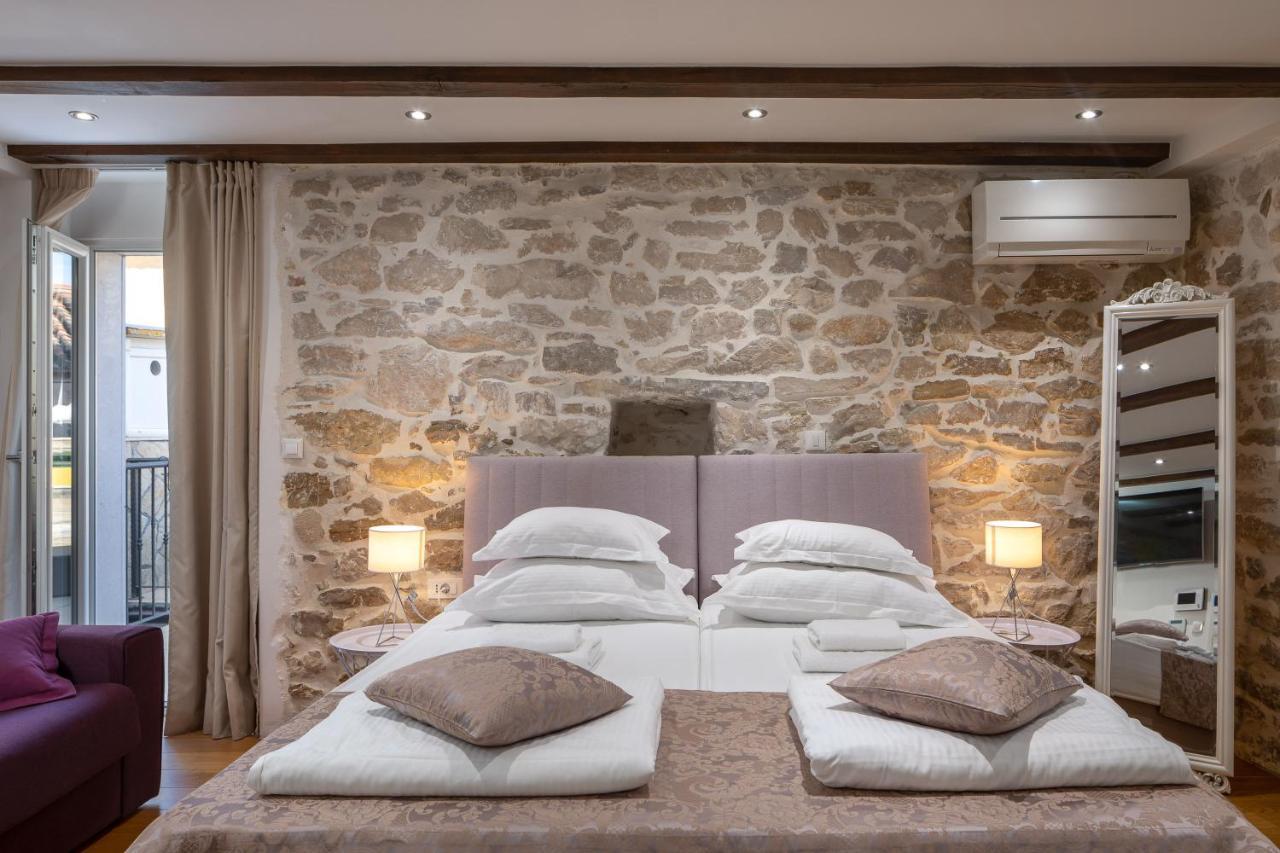 Awesome Stone House Hotel Split Bagian luar foto